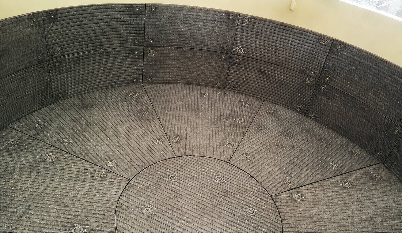 Mixer drum lined with overlay wear plates